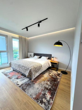 Business and Pleasure Luxury Apt